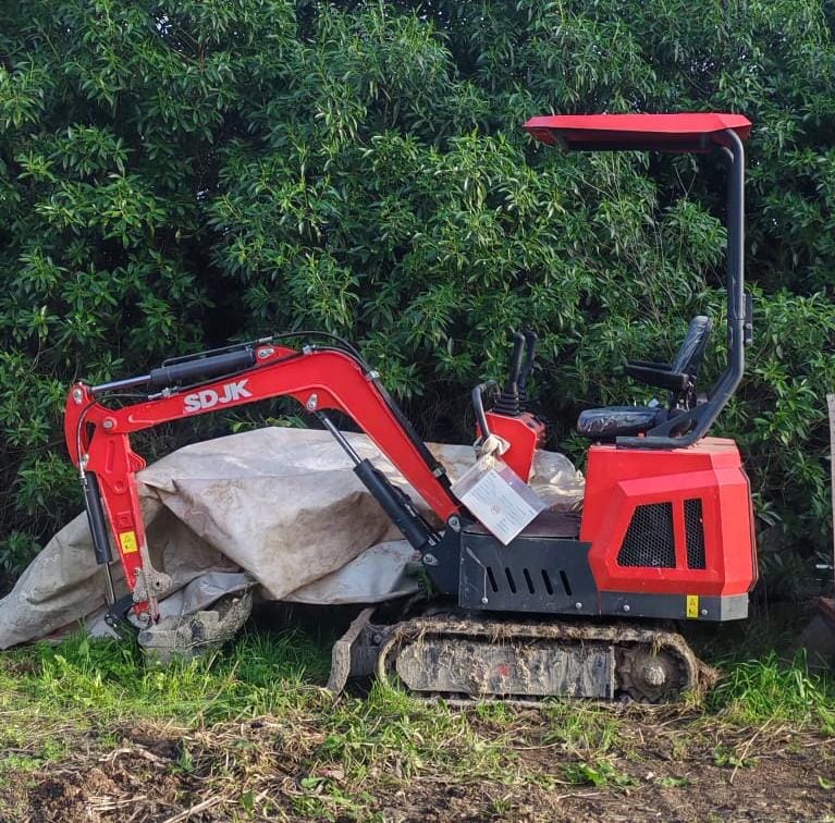 Mini excavadora 1T con cazo y martillo hidráulico  website