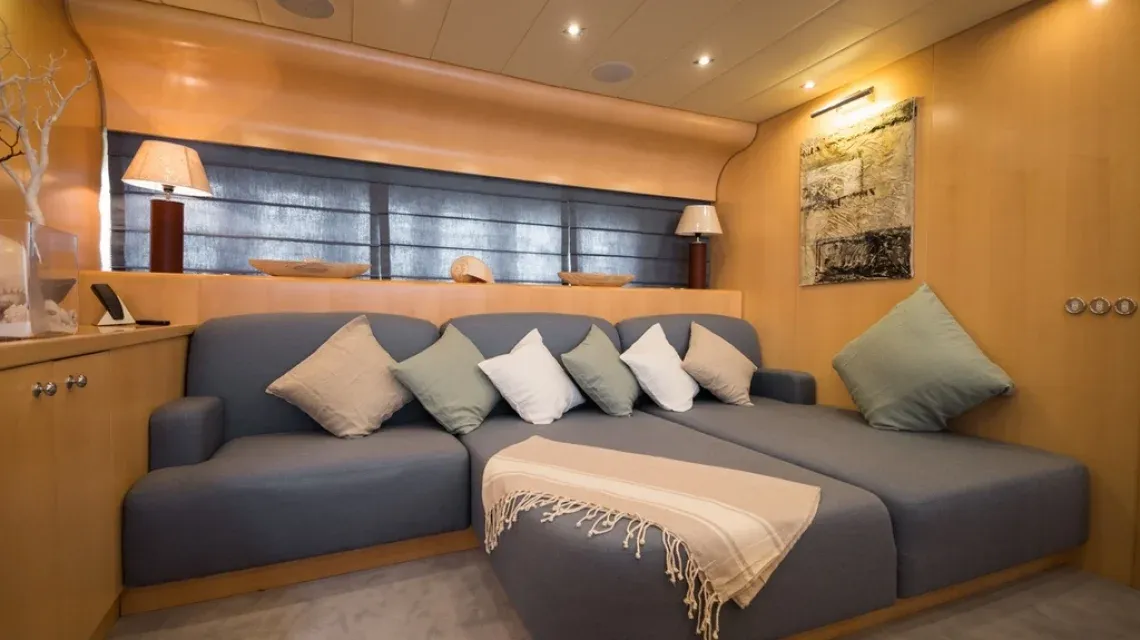 Alquila el Superyate Leopard 90 AYA en Ibiza  Lujo y Exclusividad en el Mediterráneo  website