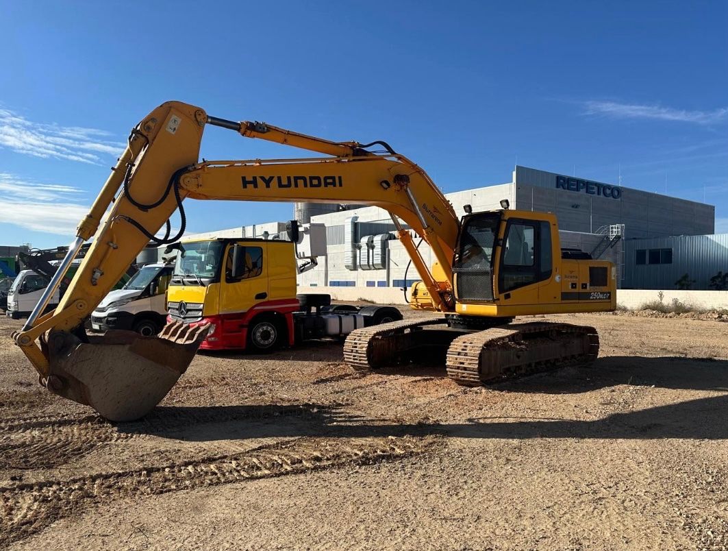 ALQUILER Excavadora HYUNDAI de cadenas website