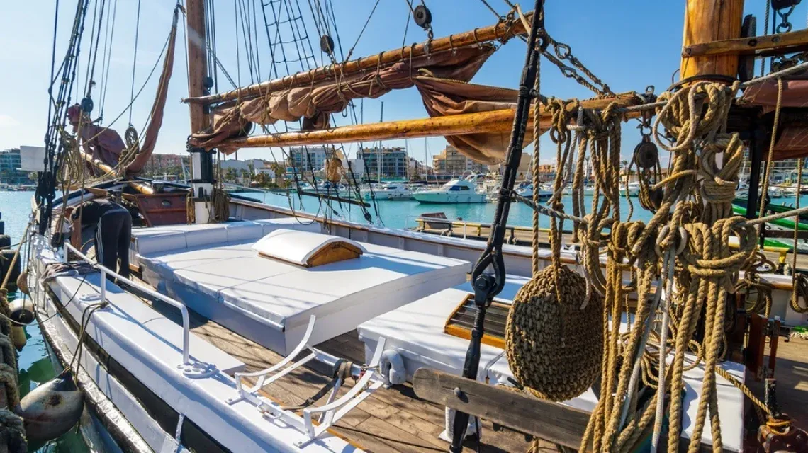 ALQUILA EL VELERO GOLETA SAGA EN IBIZA  UNA EXPERIENCIA PRIVADA EN EL MAR website