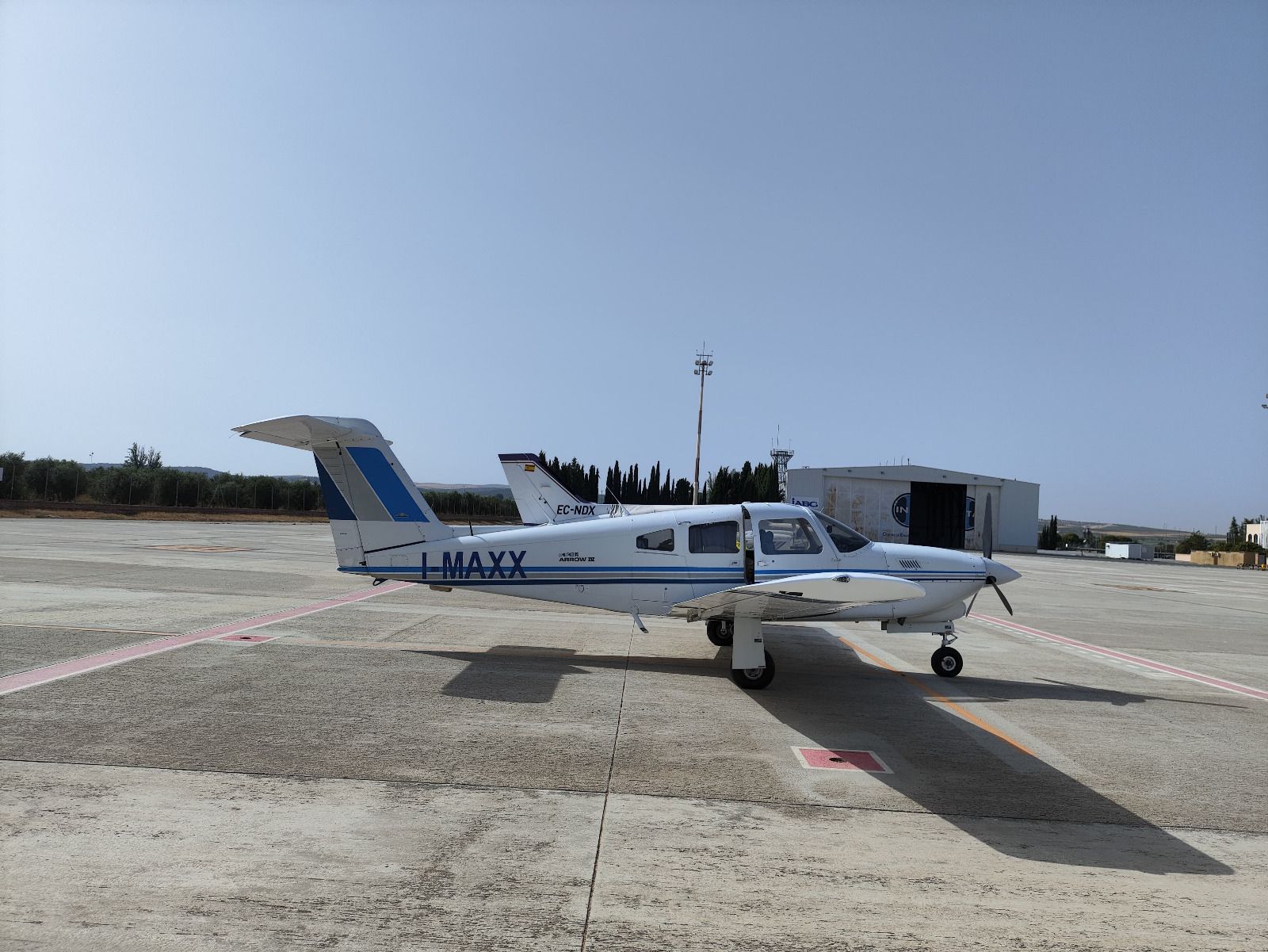 ALQUILER DE AVION PIPER 4 PERSONAS website