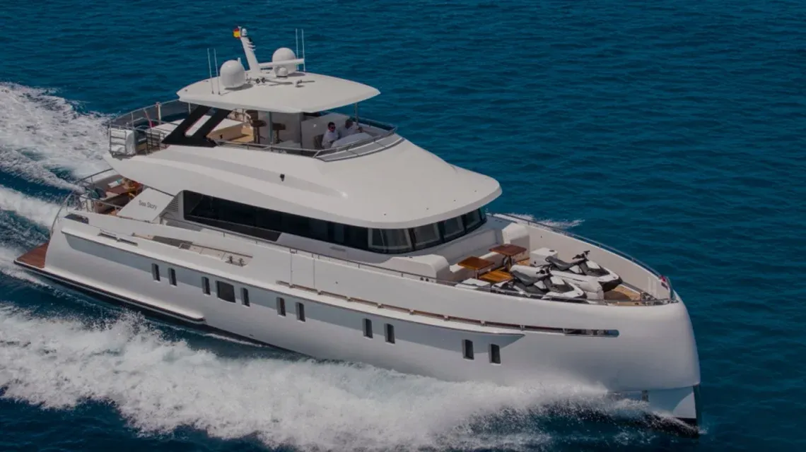 Alquila el Mega Yate Vanquish VQ82 SEA STORY en Ibiza website