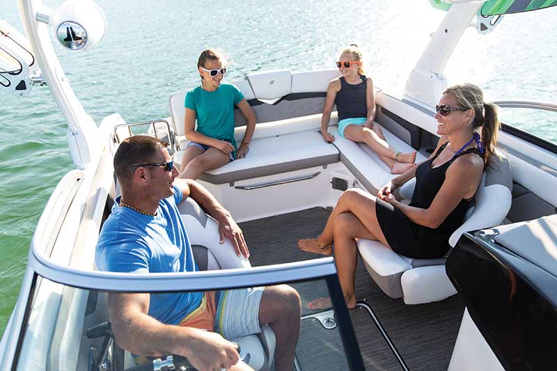 BARCO CON LICENCIA Four Winns HD240 website