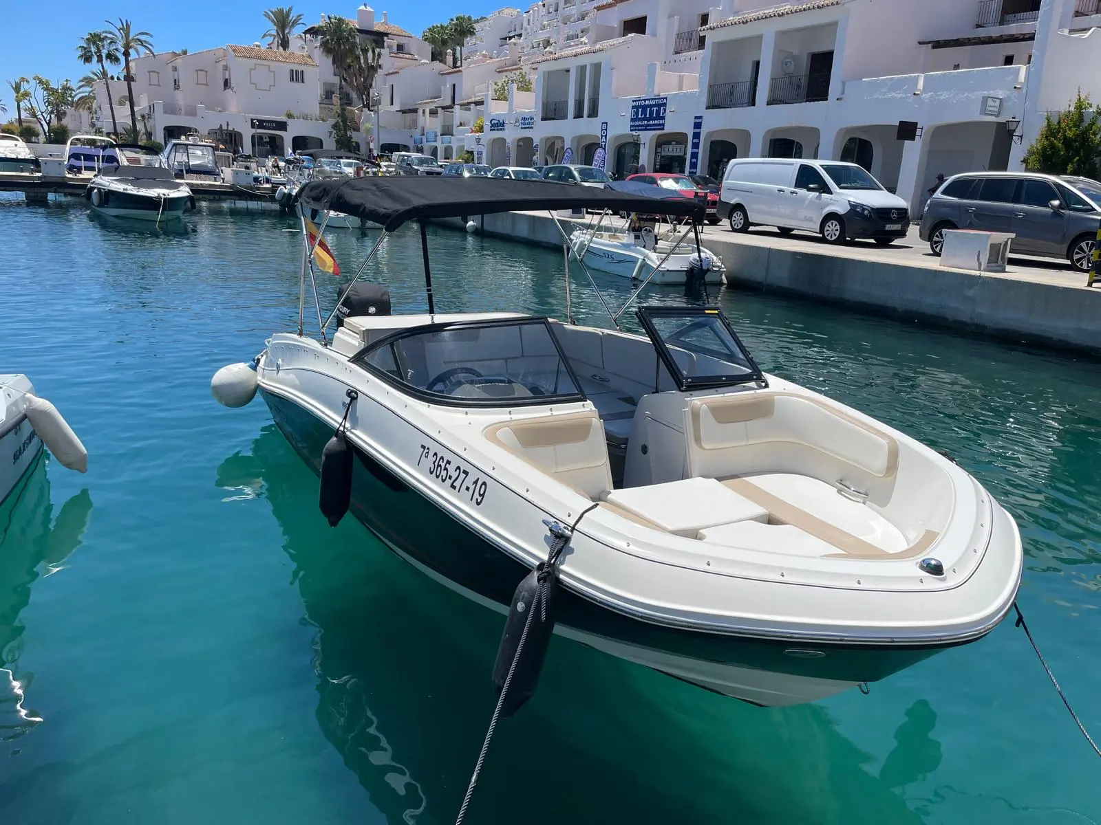 BARCO CON LICENCIA Bayliner VR5 website