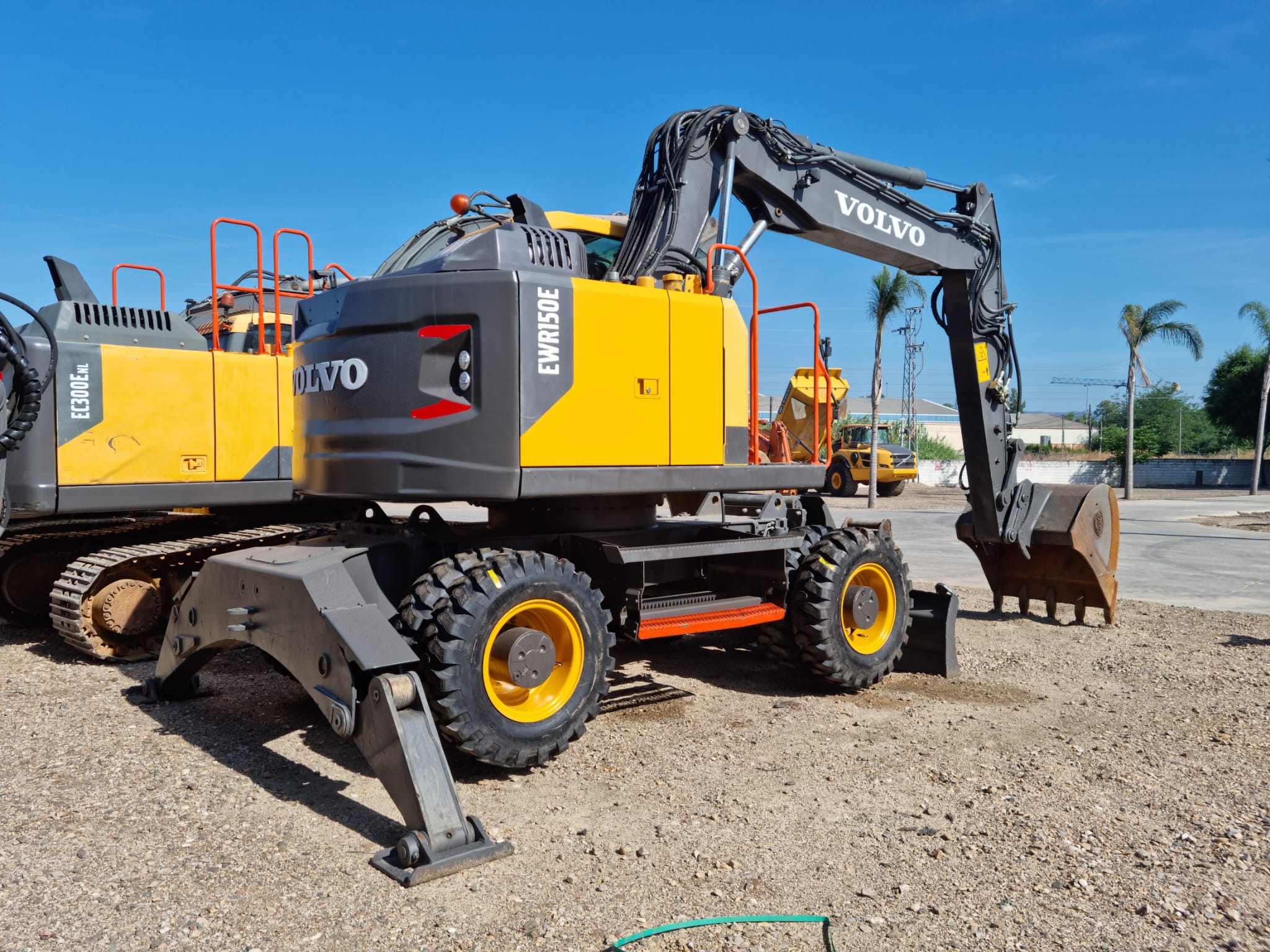 ALQUILER EXCAVADORA DE RUEDAS EWR150E website