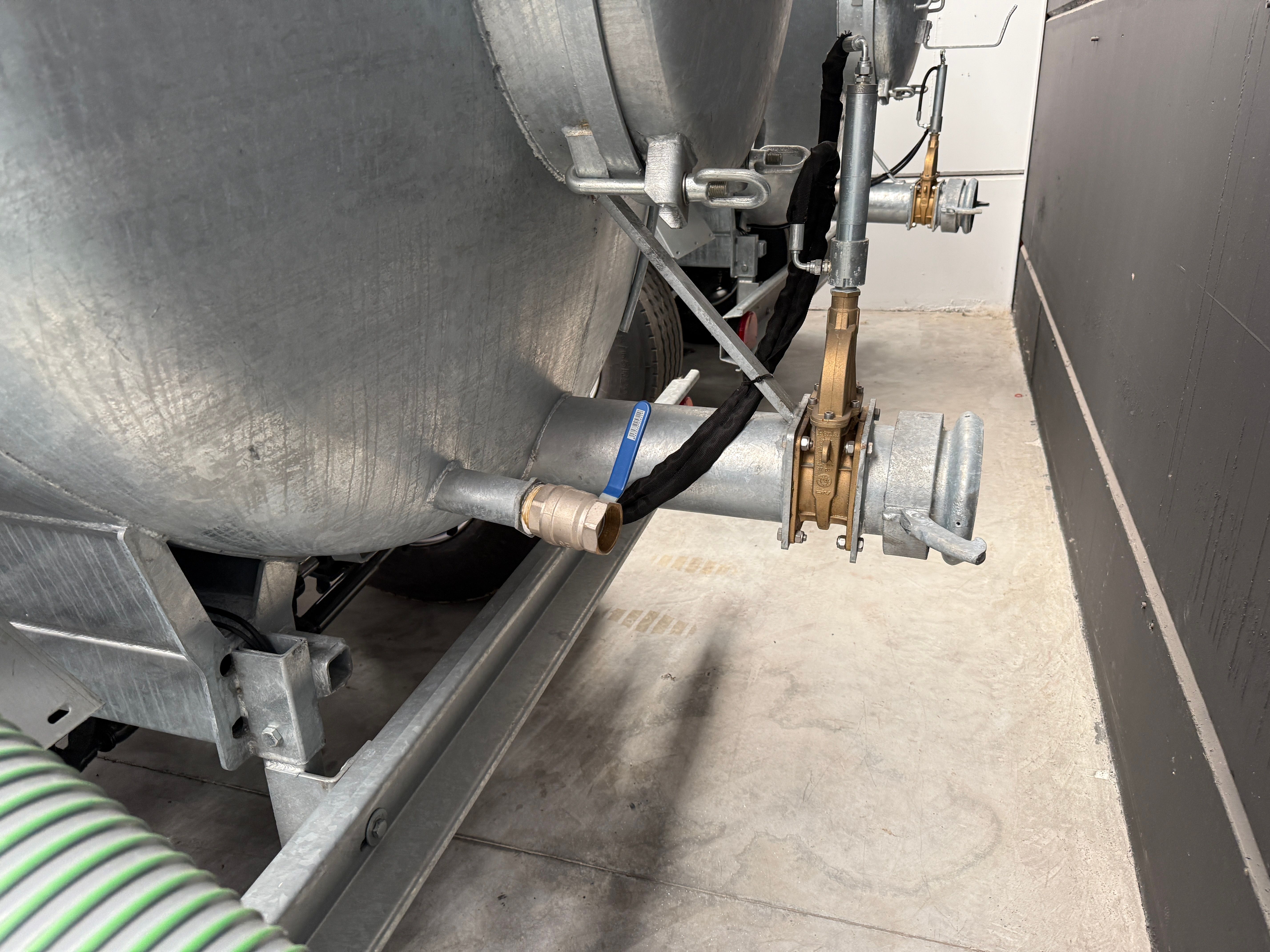 RENTING ALQUILER CON OPCION COMPRA CISTERNA 12000L EJE TANDEM  website