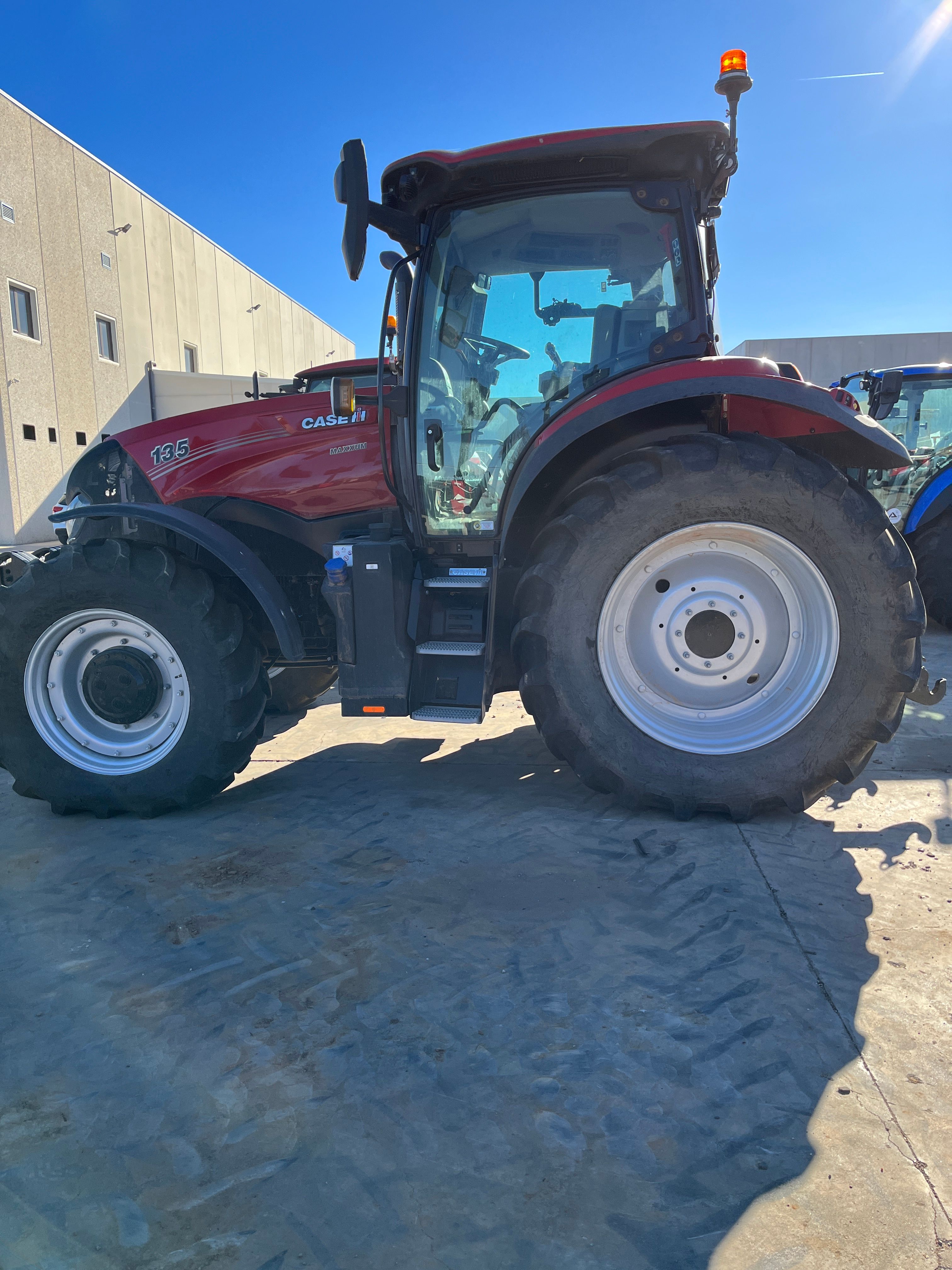ALQUILER CASE MAXXUM 135 MULTICONTROLER website