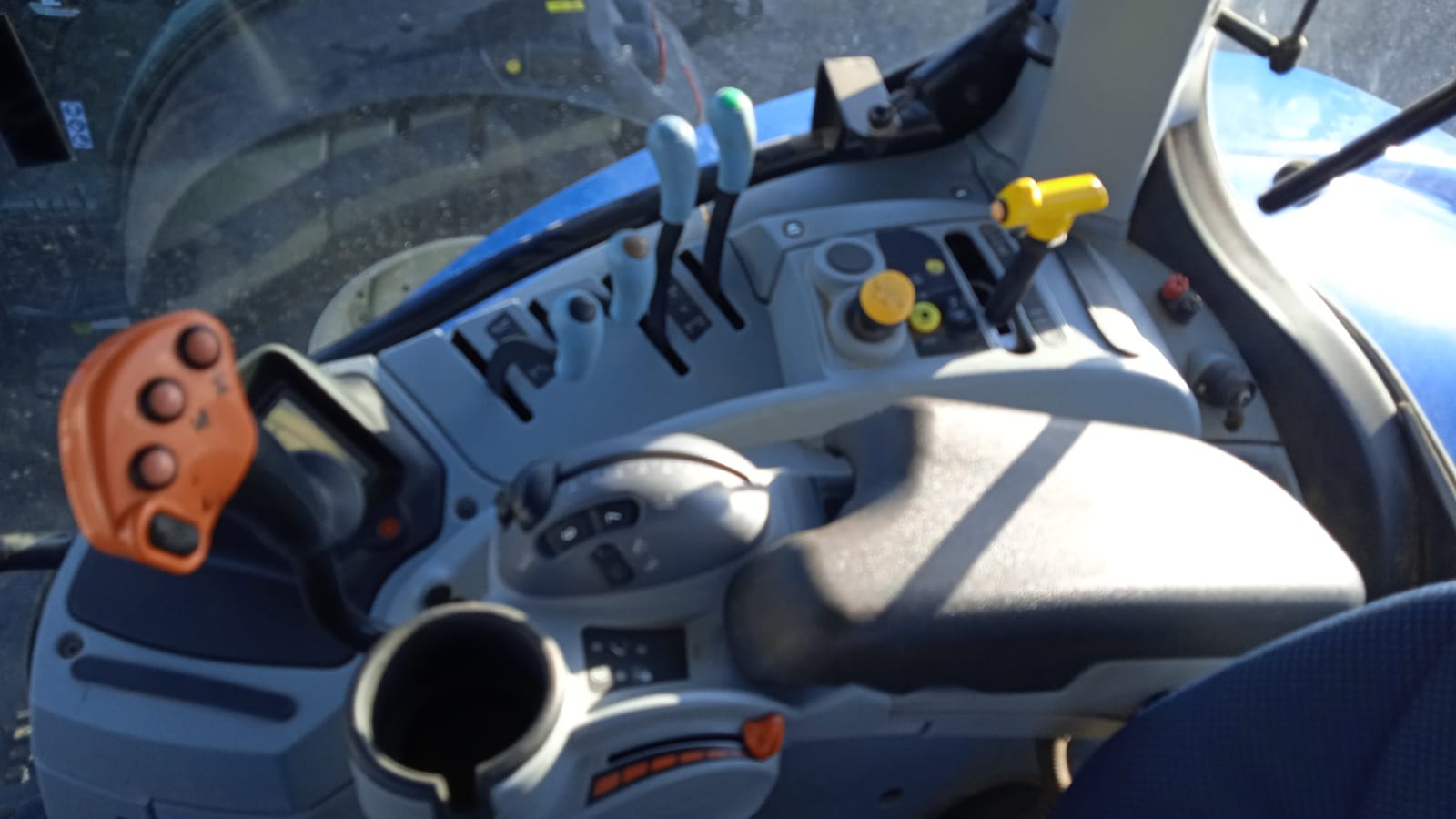 ALQUILER NEW HOLLAND T7 215s website
