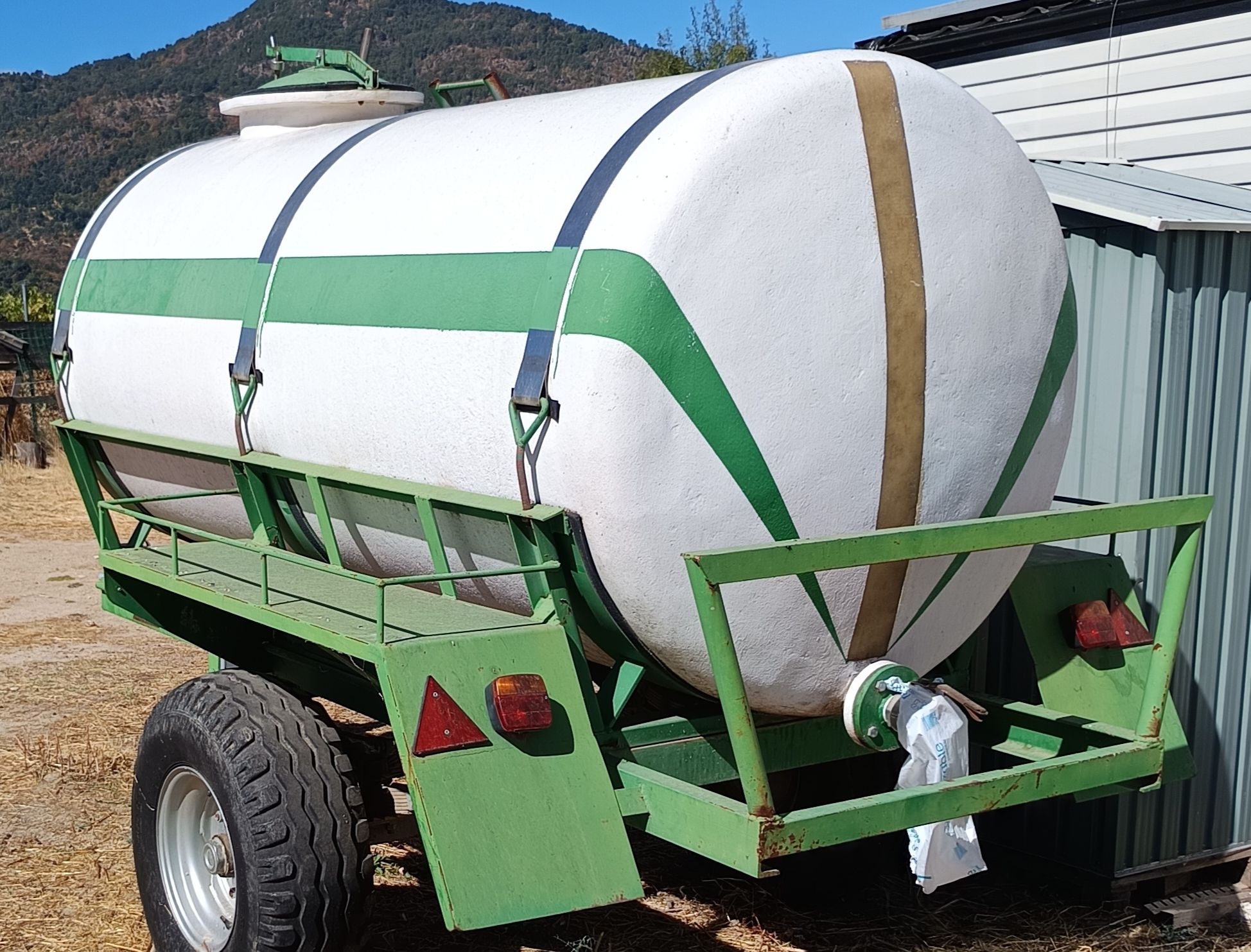 Alquiler de cuba de agua y remolques agrícola basculante website
