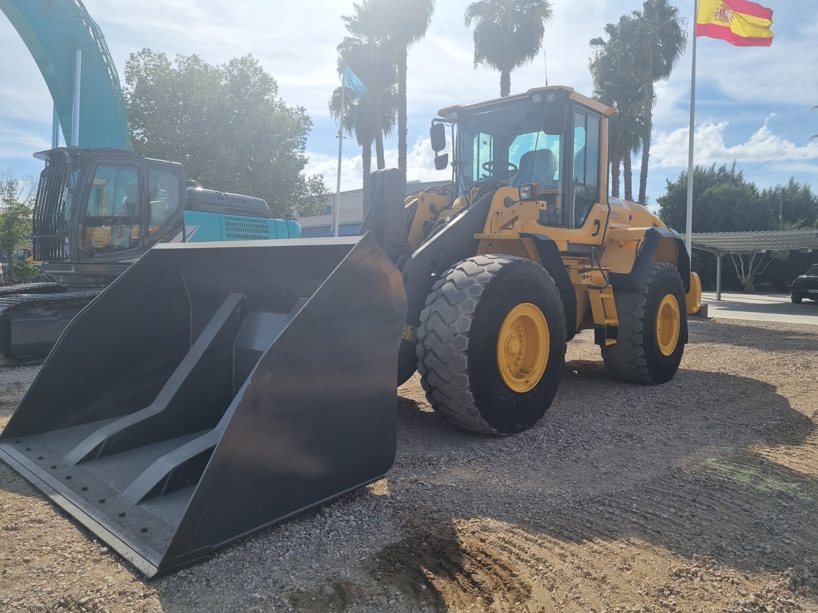 ALQUILER PALA CARGADORA VOLVO L110G website