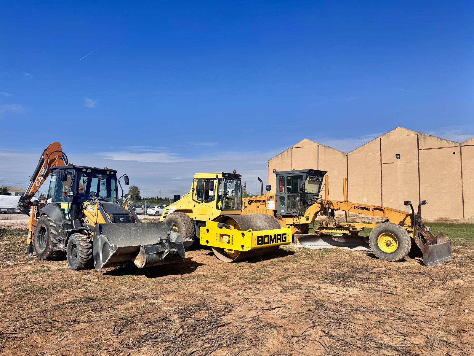 Servicios movimientos de tierra con cuba  y excavaciones  website