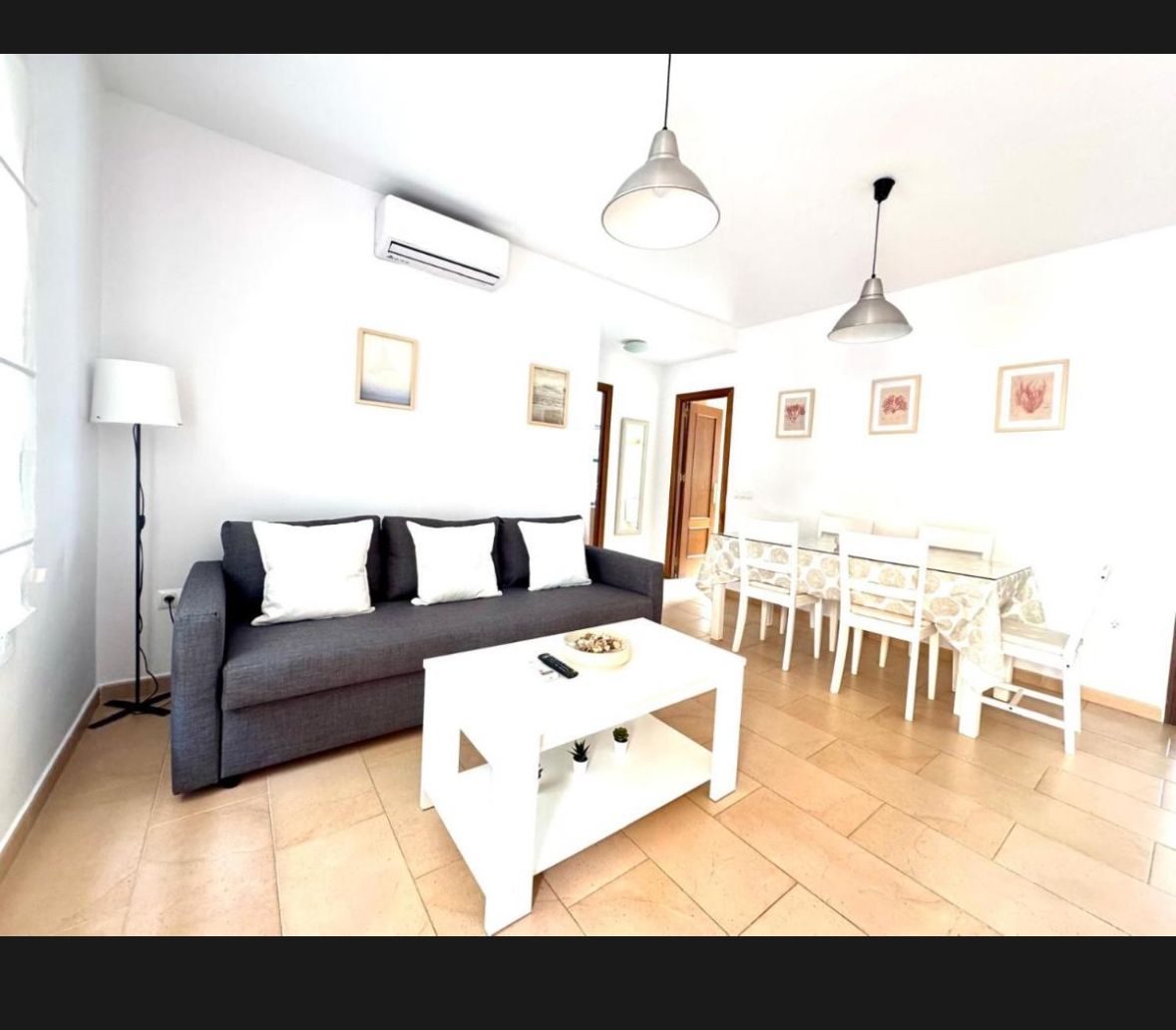 Alquiler de vivienda en segunda línea de playa  website