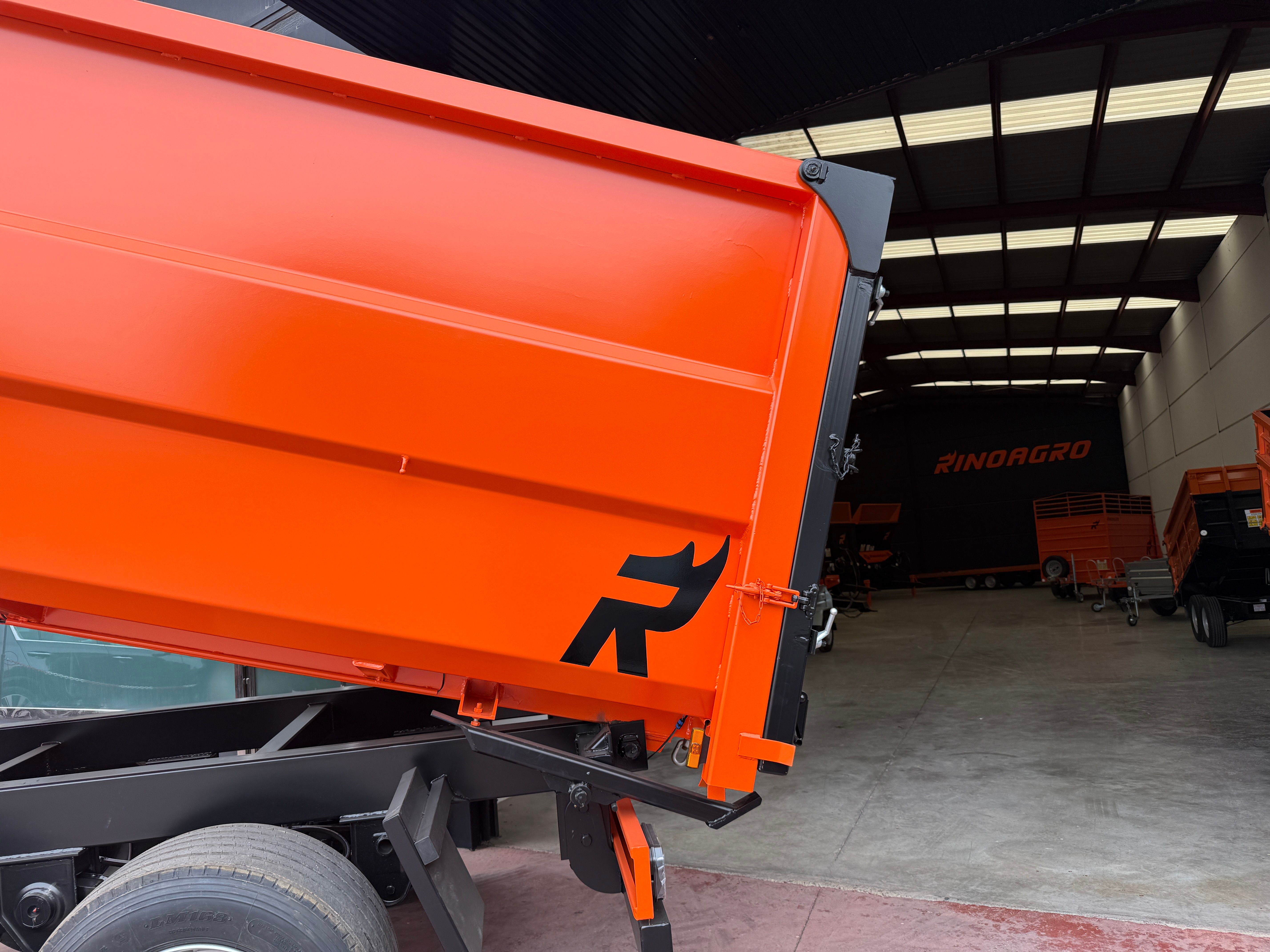 Remolque Bañera 14000kg Rinoagro en Alquiler con Opcion a Compra con Renting  website