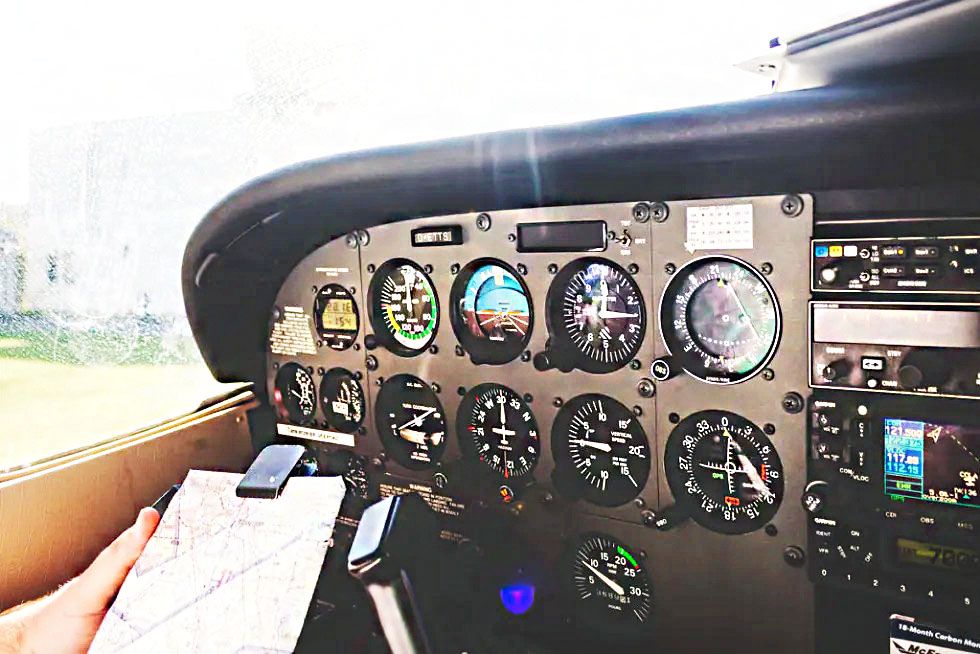 ALQUILER DE AVION CESSNA 122 website