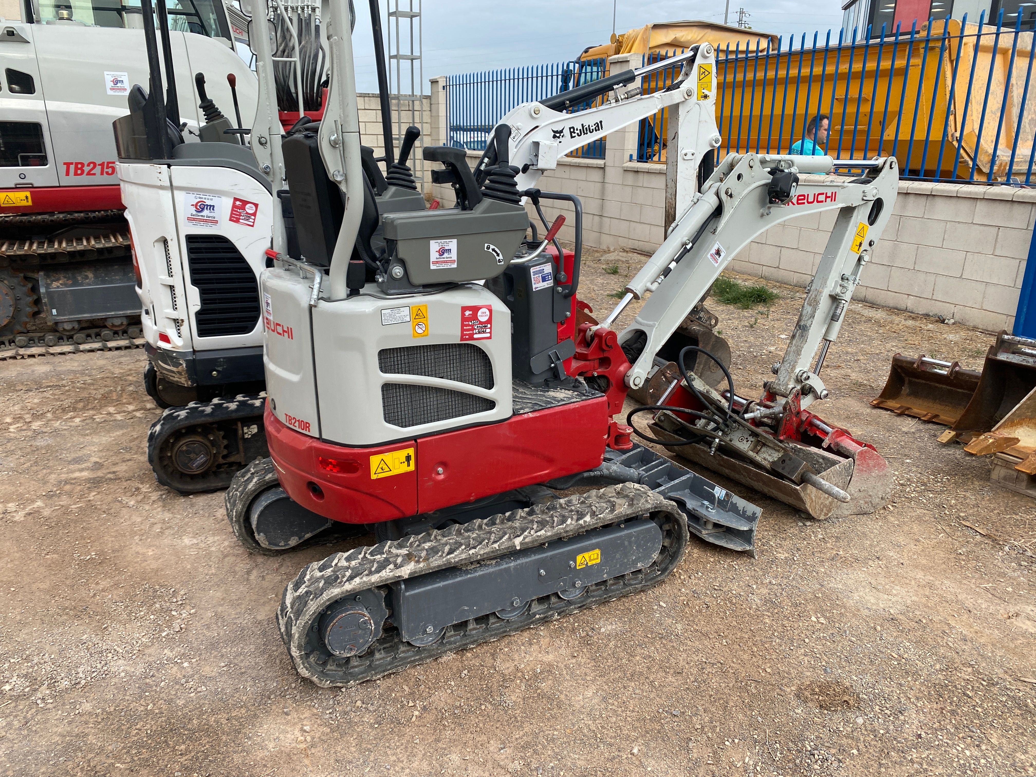 Alquiler de Mini Excavadora Compacta Takeuchi website