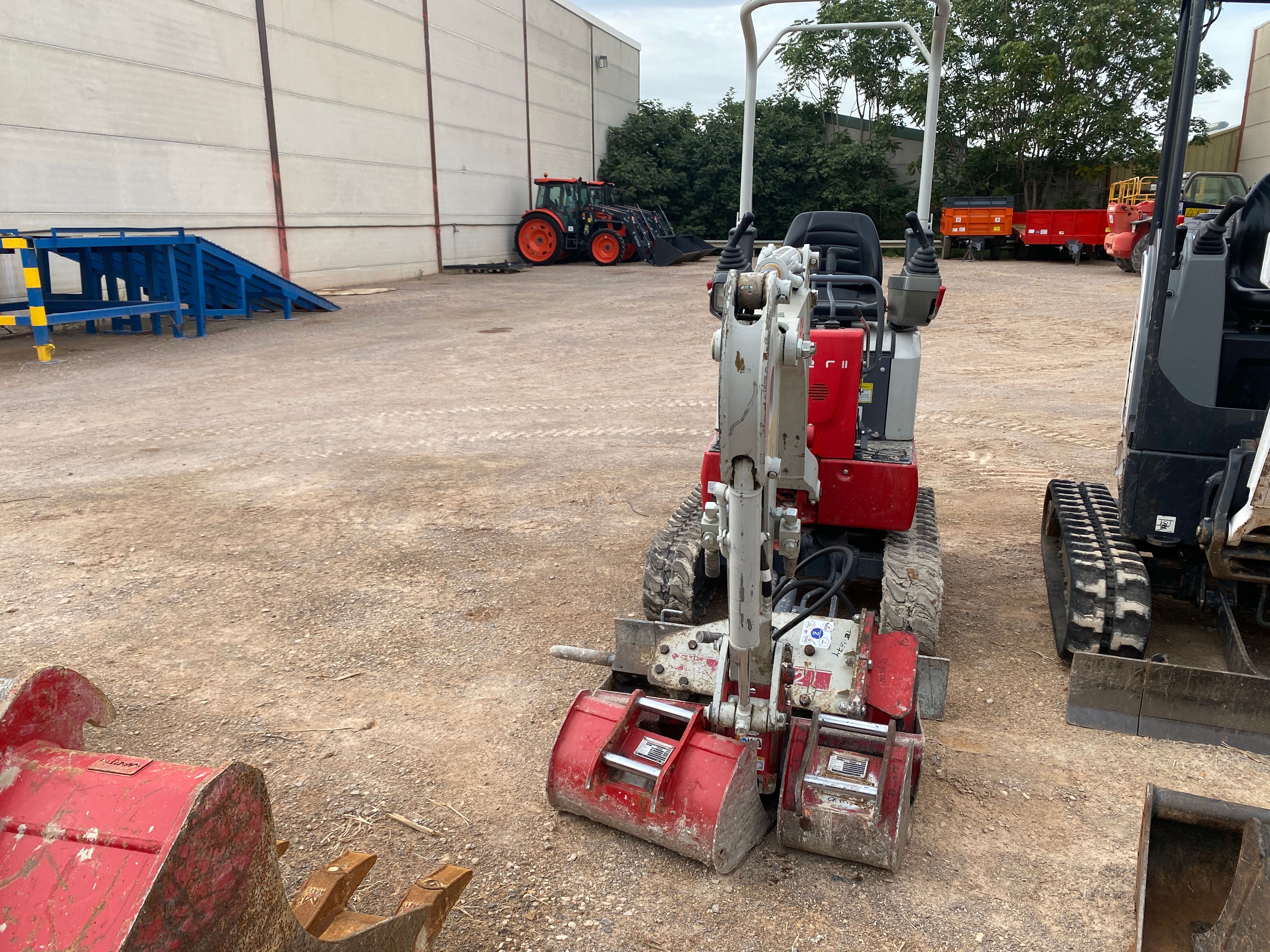 Alquiler de Mini Excavadora Compacta Takeuchi website