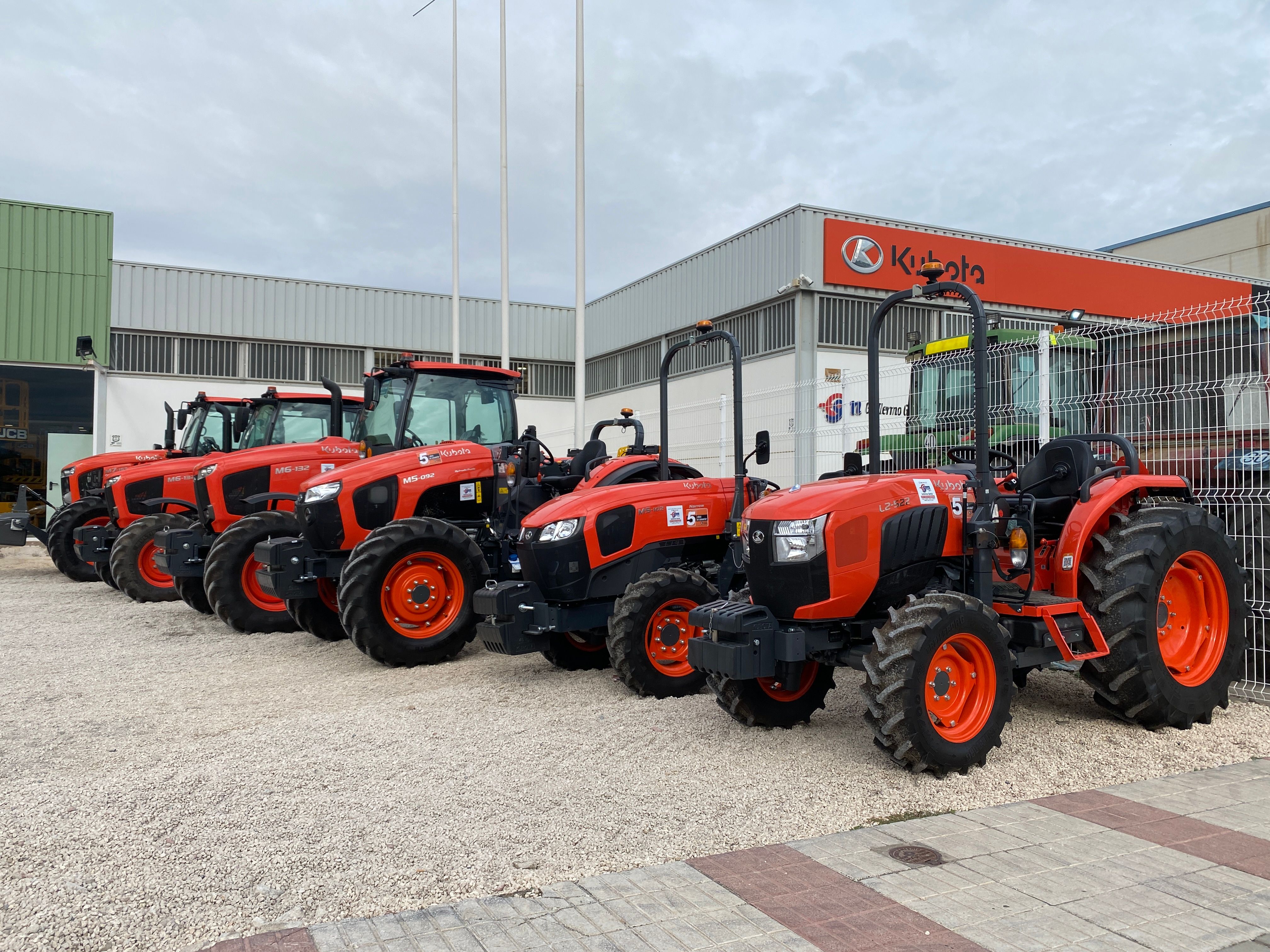 Alquiler de Tractor Compacto  Kubota L2 522 51 CV HUELVA  website
