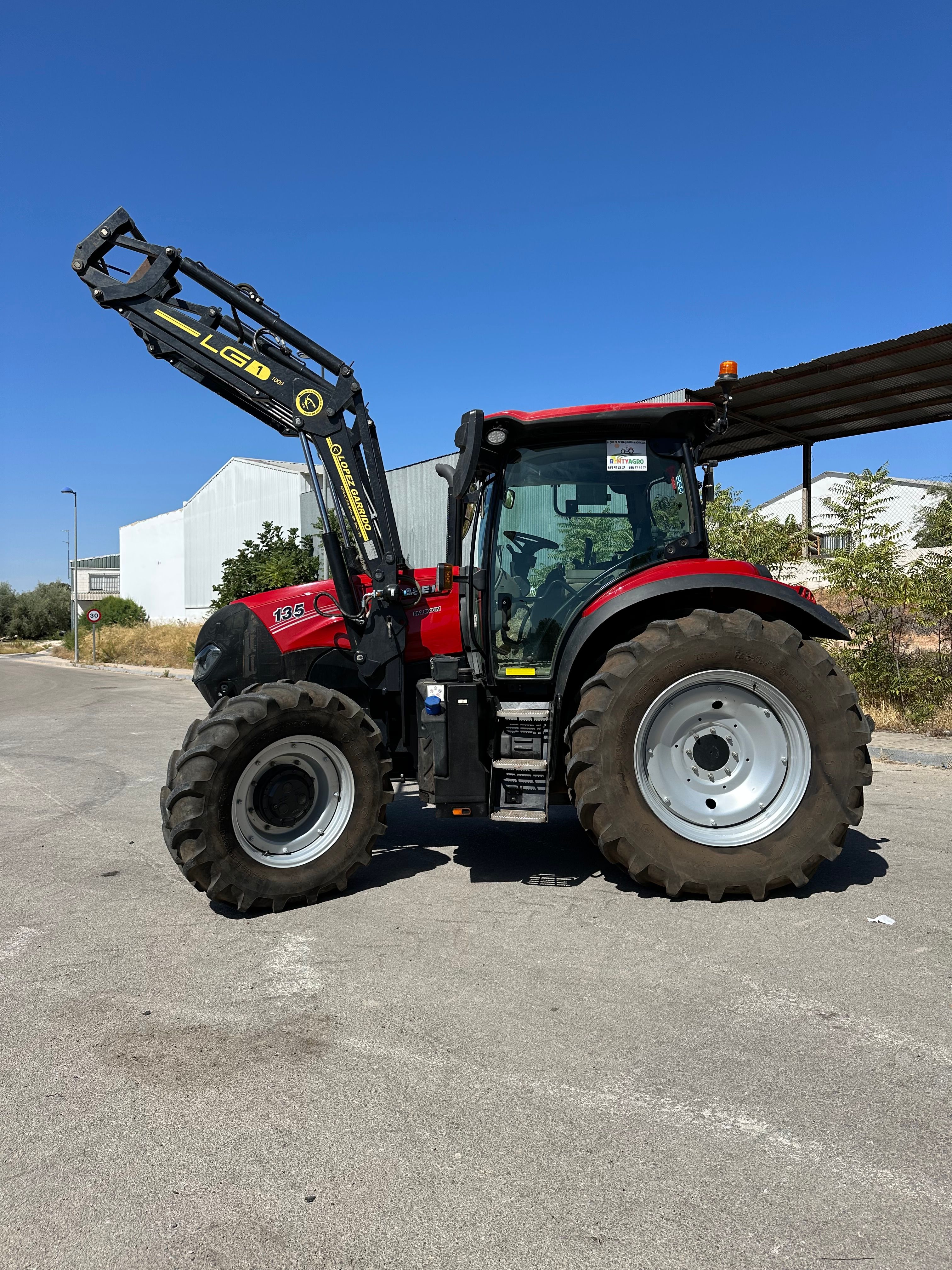 ALQUILER TRACTOR MAXXUM 135CV website