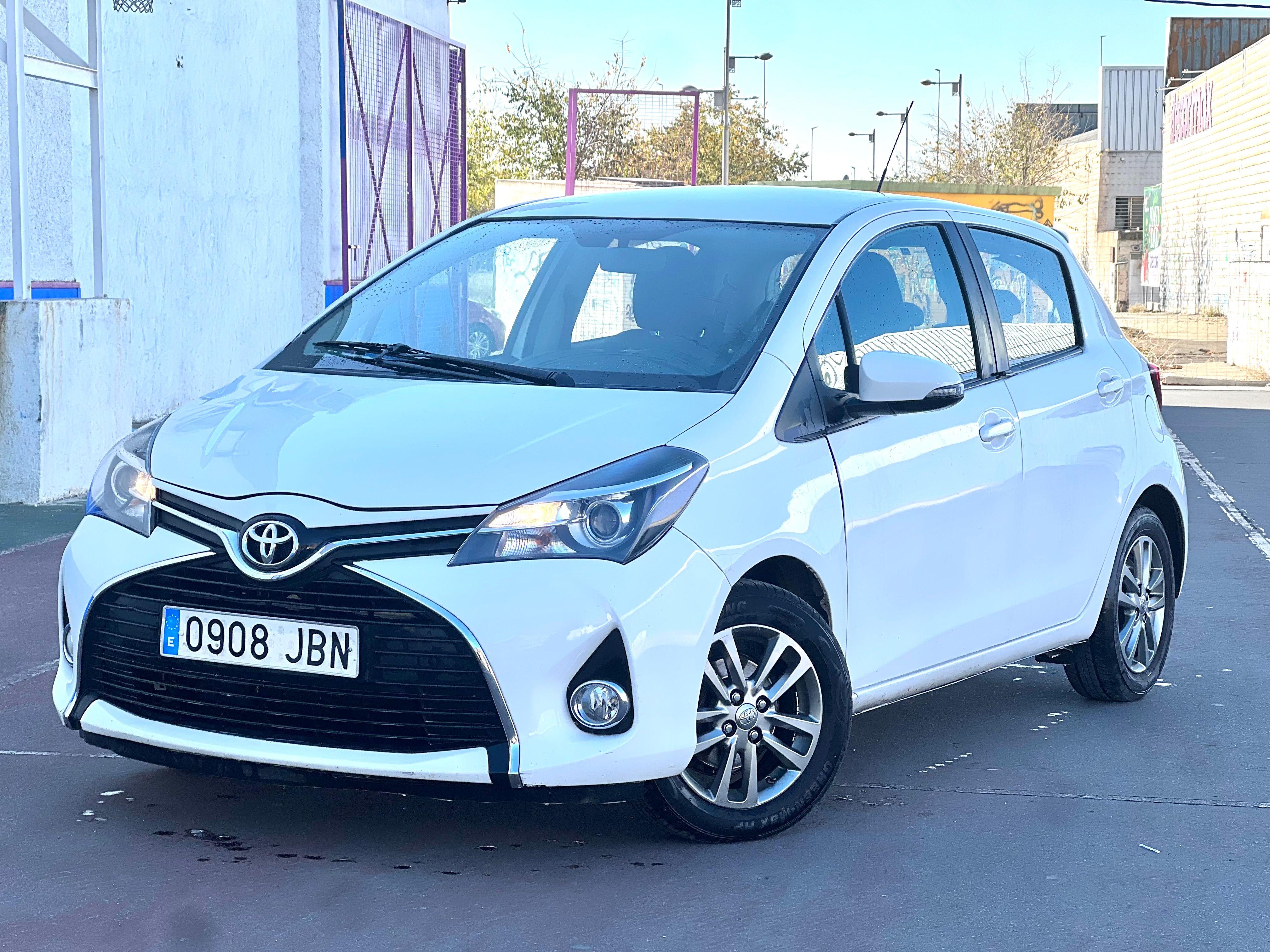 Alquiler Coche Toyota Yaris  website
