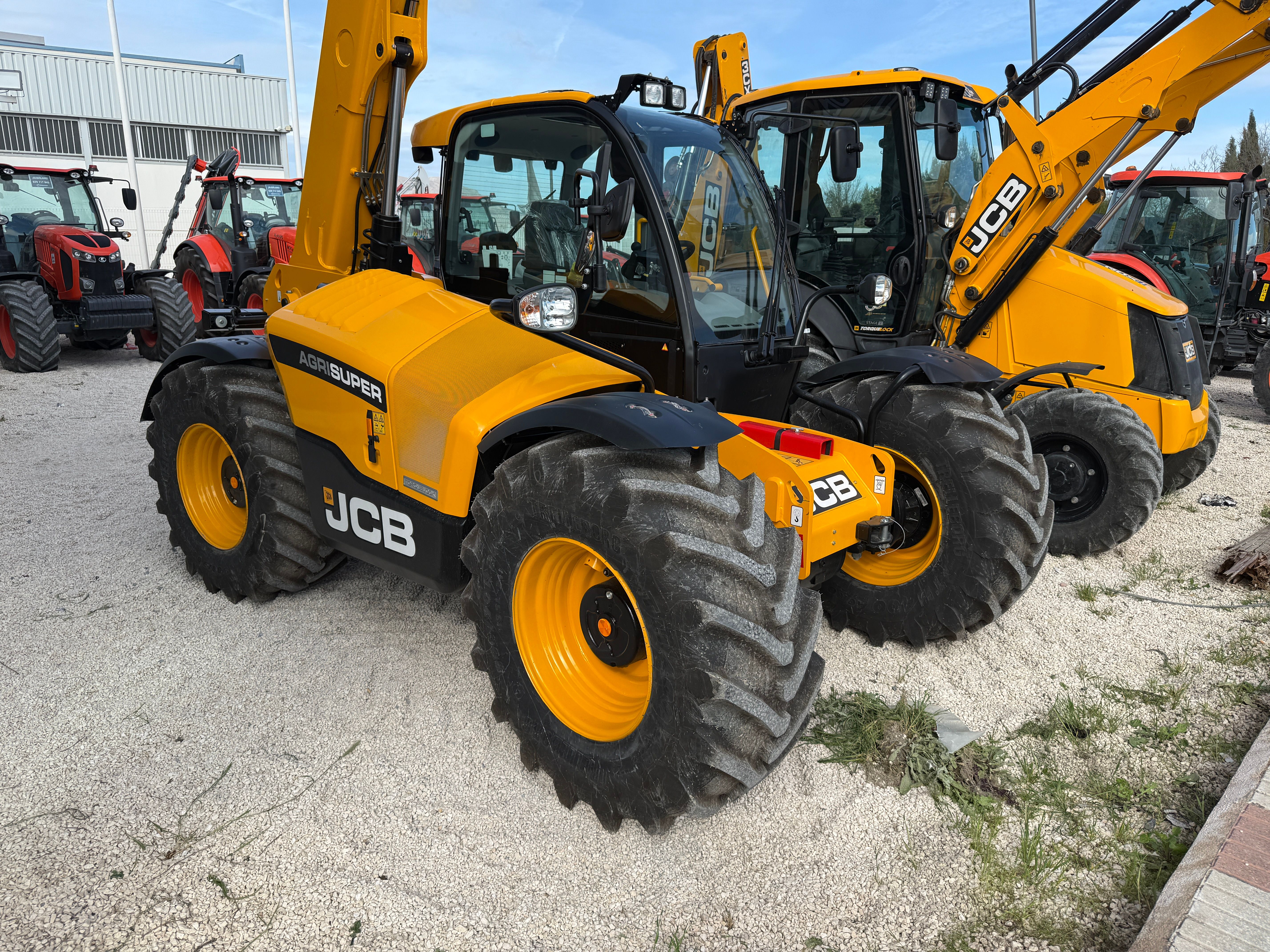 ALQUILER DE TELESCOPICA JCB EN GRANADA website