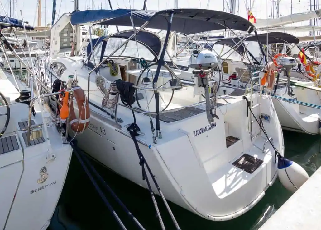 ALQUILER BARCO VELERO Oceanis 43. Demonio de Tasmania website