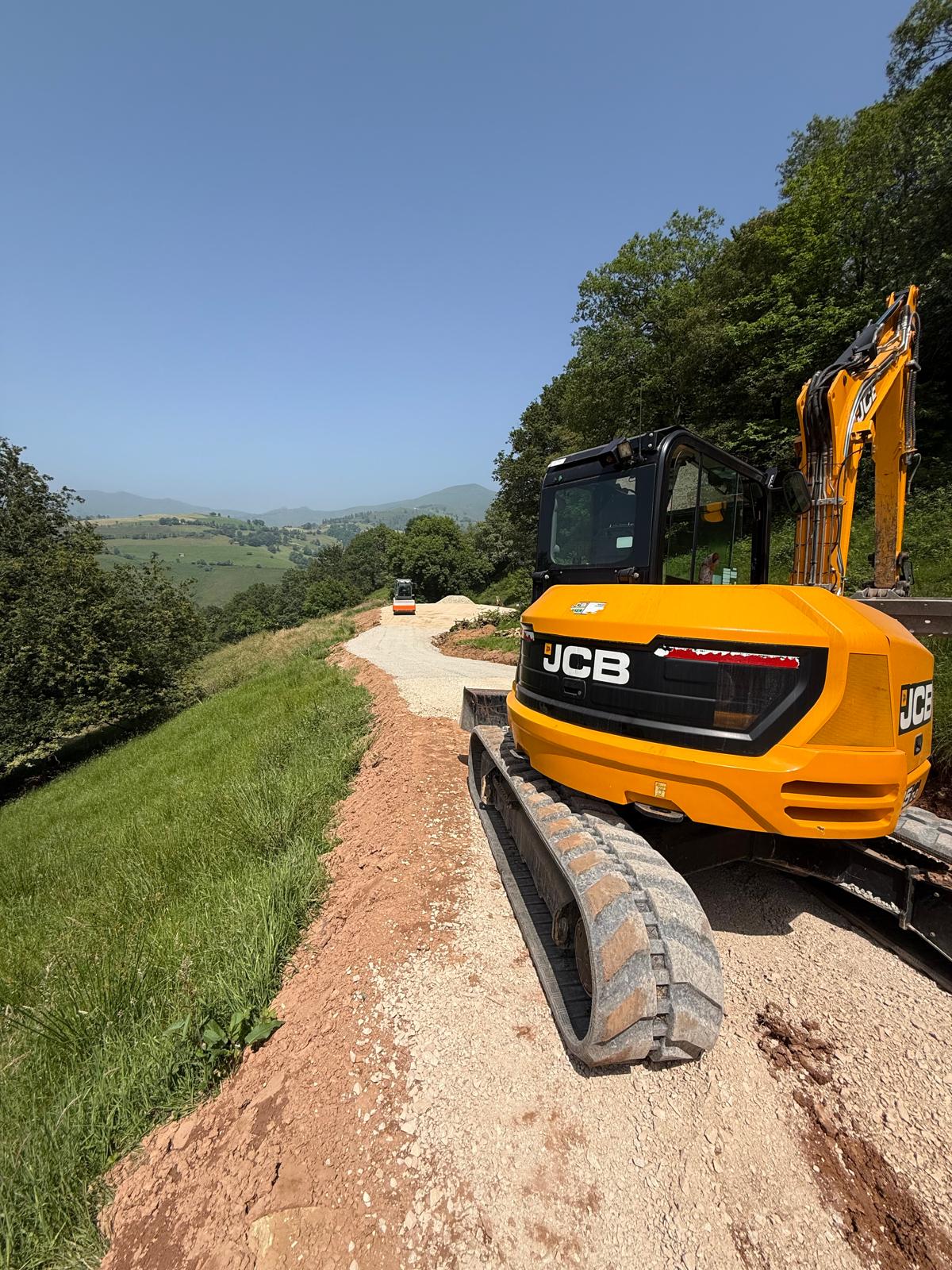 Servicios Forestales con maquinaria JCB en Cantabria  website