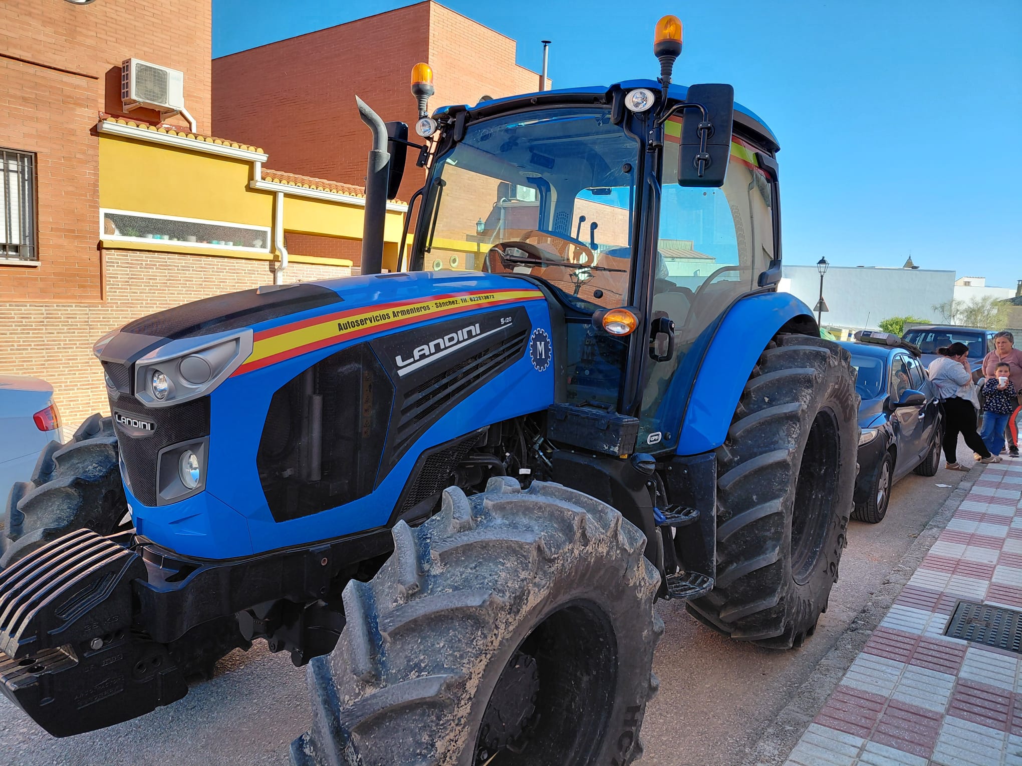 Ofrecemos Trabajos Agrícolas Recogida de Aceituna con Cigarrón Elevador en  Jaén website