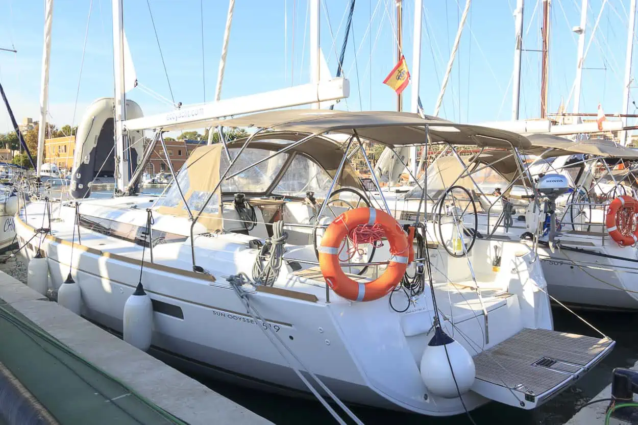 ALQUILER VELERO Sun Odyssey 519. Te Fiti website