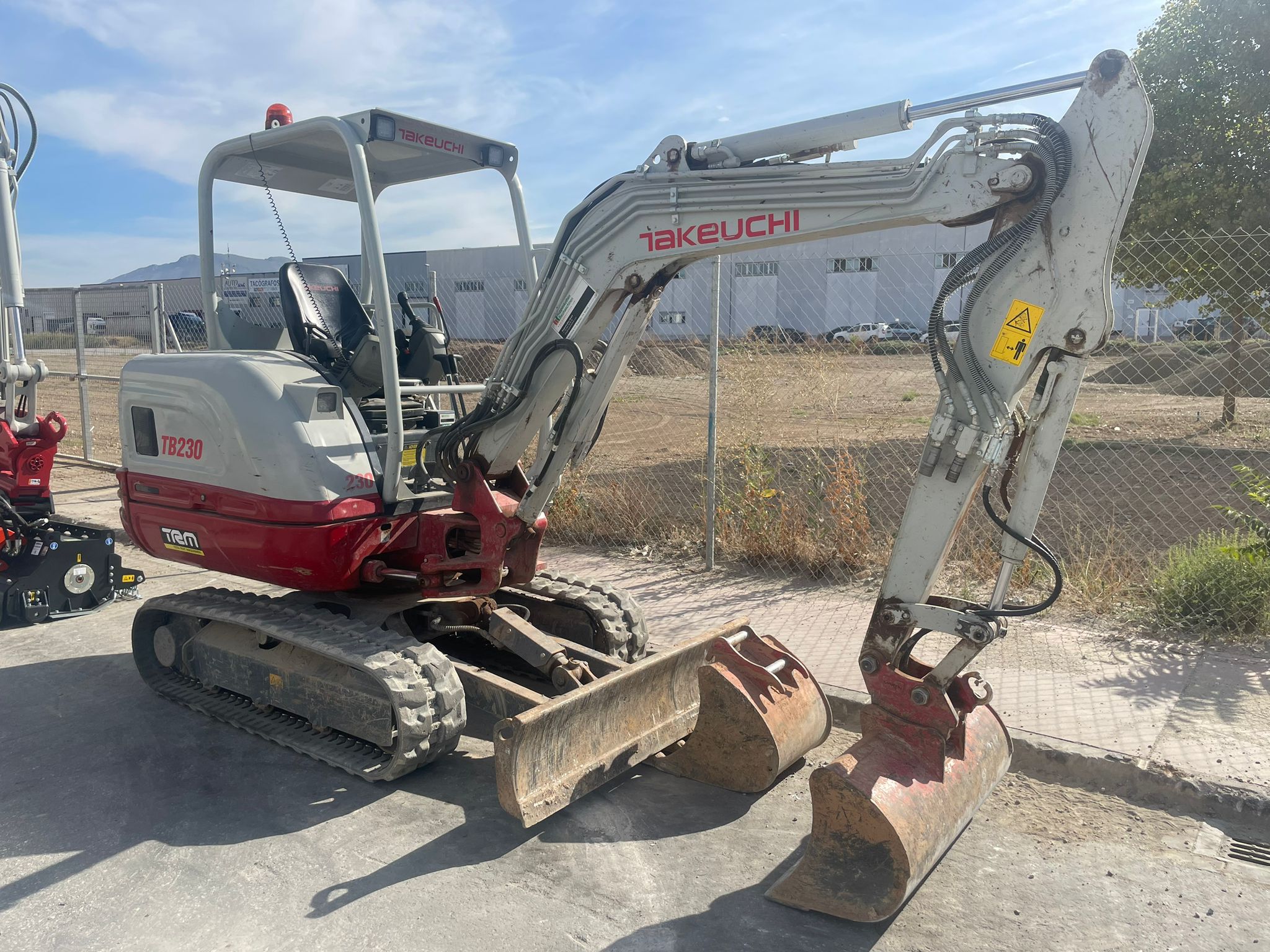 ALQUILER DE TAKEUCHI TB230 website