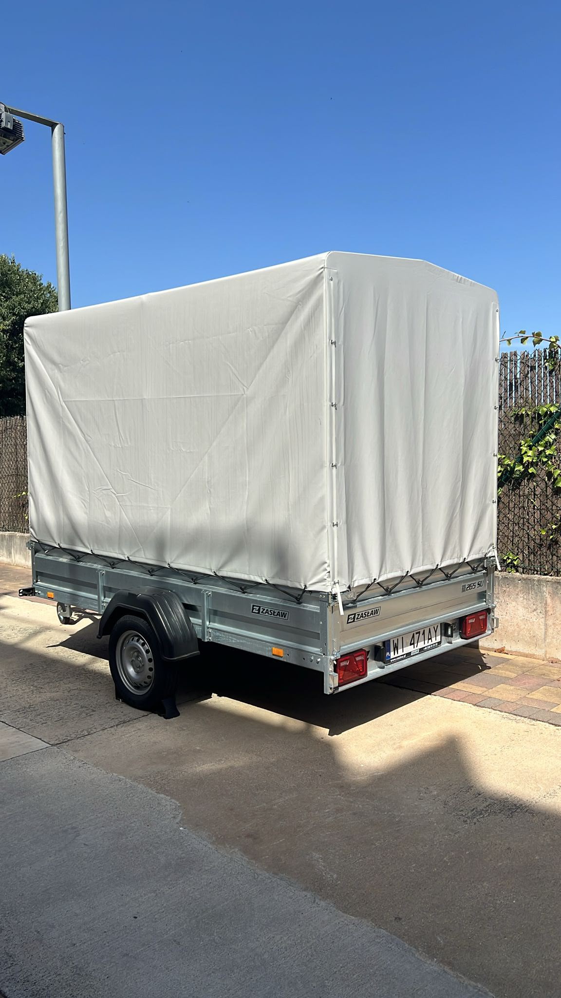 Alquiler de Remolque Lider con Lona Alta  Ideal Mudanzas y Portes website
