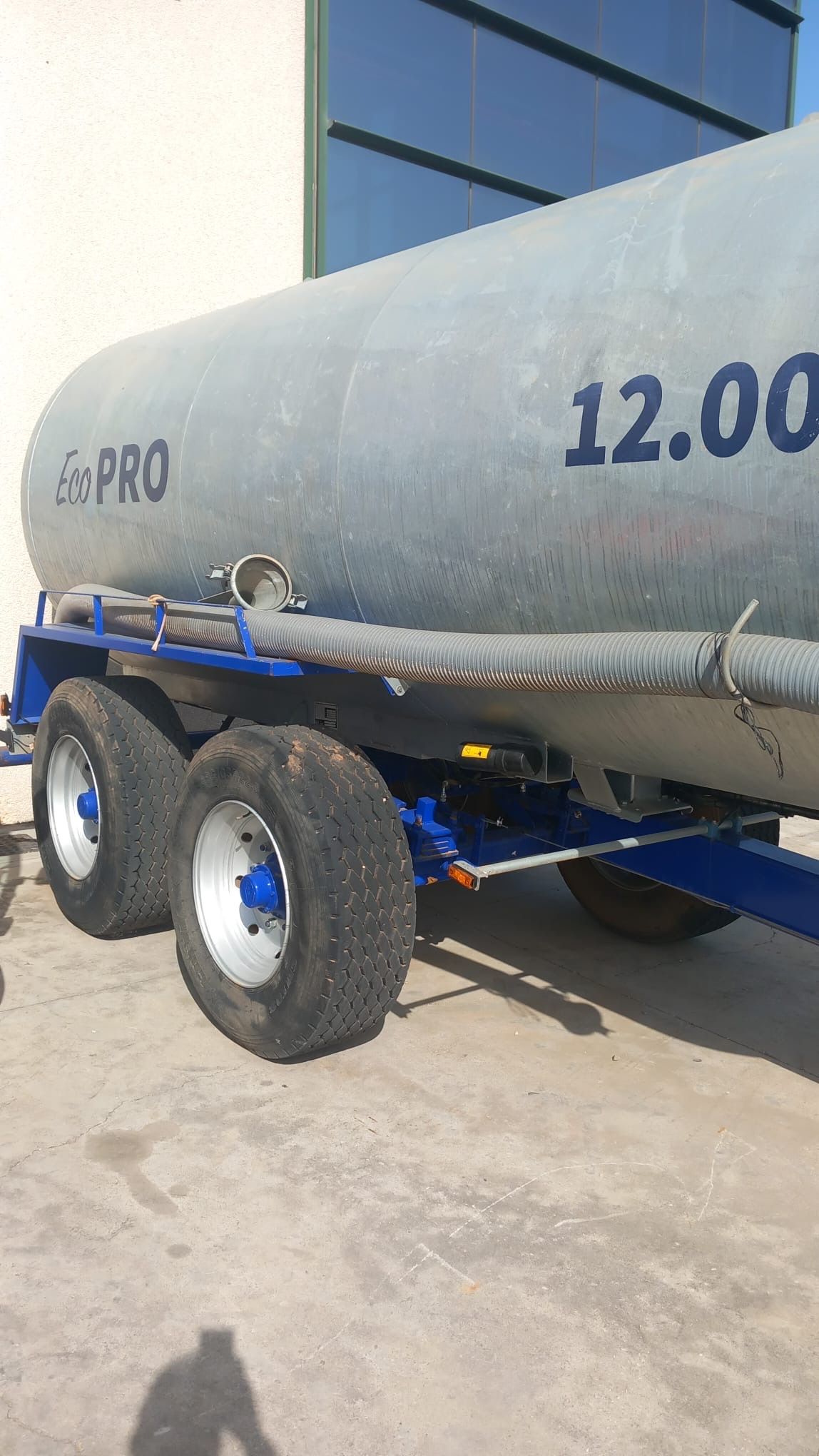 Alquiler de Cisterna Galvanizada de 12.000 Litros en Madrid – Eje Tándem y Depresor Hertell website