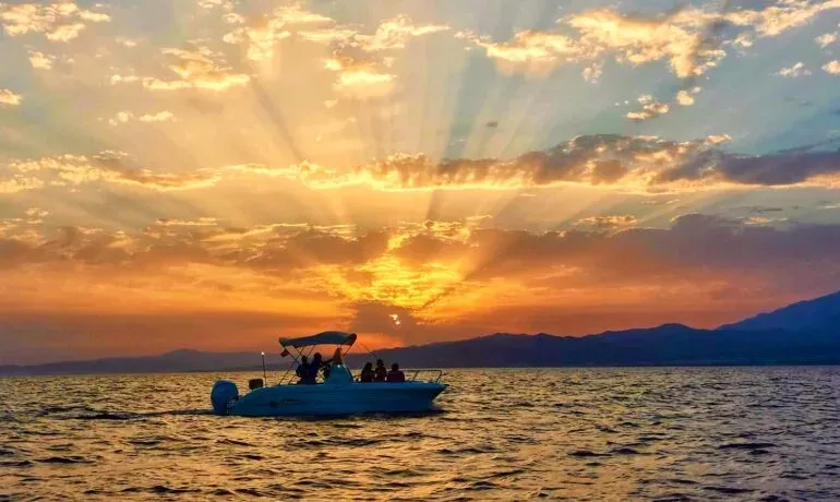 BARCO CON LICENCIA Mingolla Sunset website