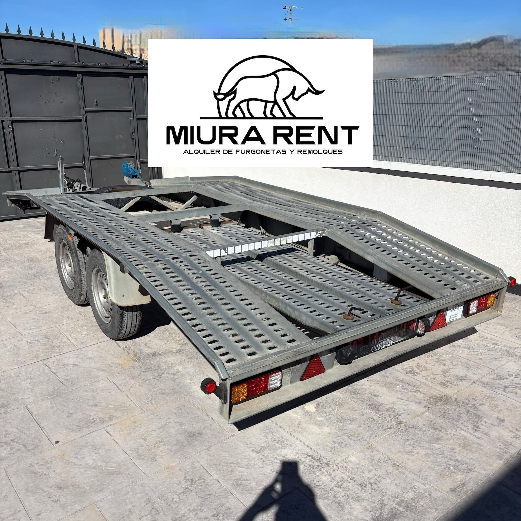 Alquiler de Remolque Plataforma en Granada – MMA 2.700 kg, Gran Capacidad de Carga website