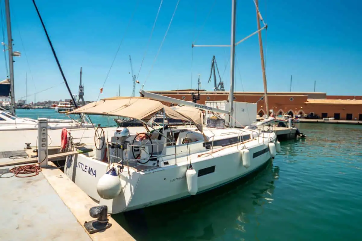 ALQULER BARCO VELERO Sun Odyssey 490. Little Mia website